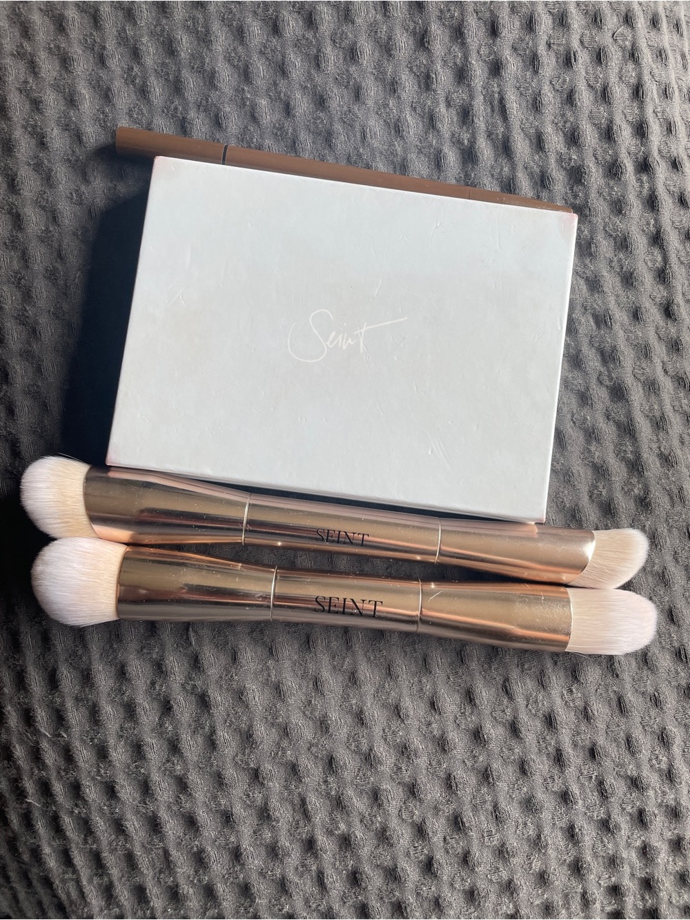 Seint Makeup Brushes and Magnetic (two level) Palette with some shades